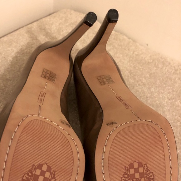Vince Camuto Leather Platform Pumps Taupe 8M - Picture 3 of 4
